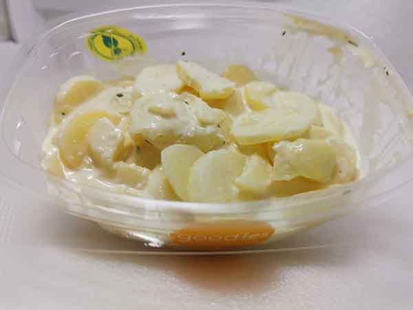 Kartoffelsalat mit Mayonnaise (vegetarisch)